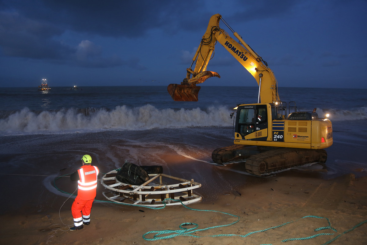 Photos - Orange Marine - Landing of the Dunant cable at Saint-Hilaire-de-Riez in Vendée